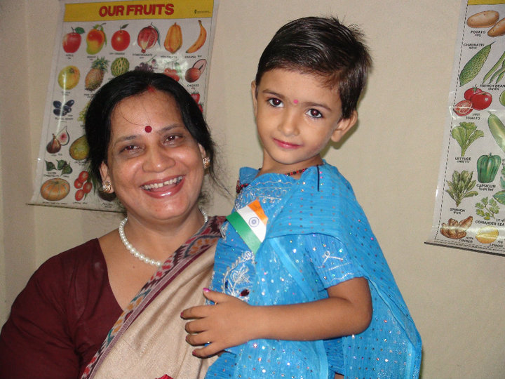 Mom with a cute little girl from Nanha Ahsaas, a school for the under-privileged